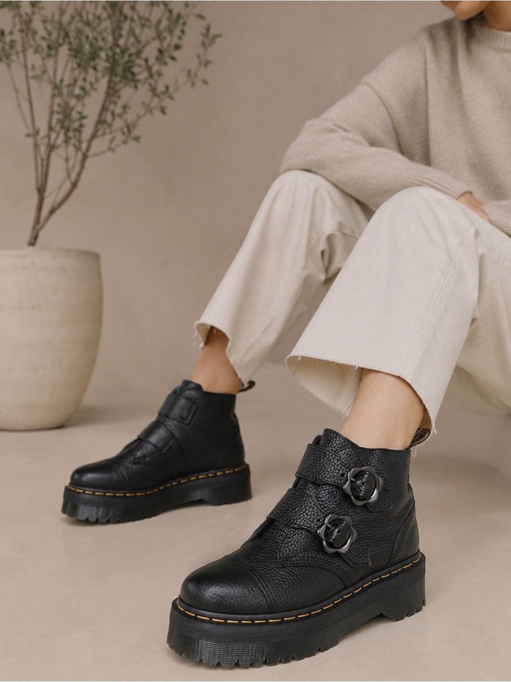 Dr Martens Devon Flower Platform Boots Black Leather Buckle EU39 US8